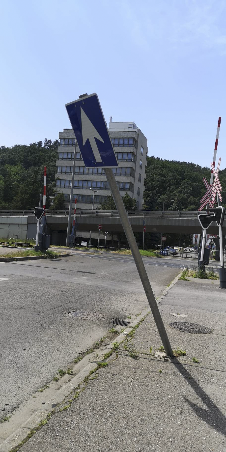 Kidöntött oszlop